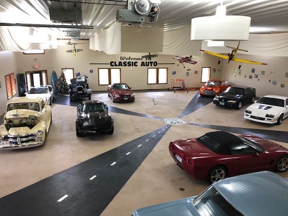 100 Classic Auto Ln, El Paso, IL 61738